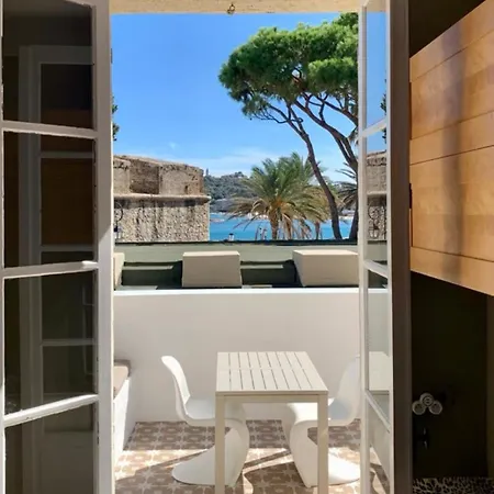 With Mediterranean Charm With View Terrace Lejlighed Antibes