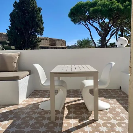 Lejlighed With Mediterranean Charm With View Terrace Antibes